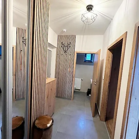 U Jelena - Rodinny U Lesa S Garazi Apartman *