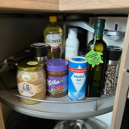 U Jelena - Rodinný U Lesa S Garáží Apartmán *